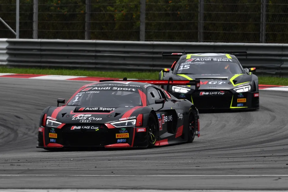 Alex Yoong (MAL) Audi R8 LMS Cup leads Alessio Picariello (BEL) MGT by Absolute for the lead in Race 2 at Audi R8 LMS Cup, Rd1 and Rd2, Sepang, Malaysia, 6-7 May 2017.