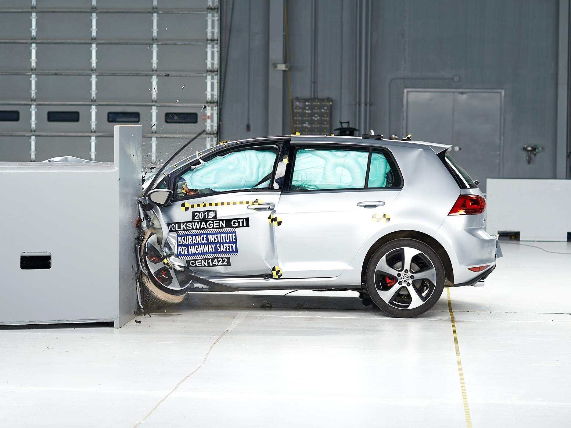 video-the-top-10-best-worst-iihs-crash-test-results-autofreaks