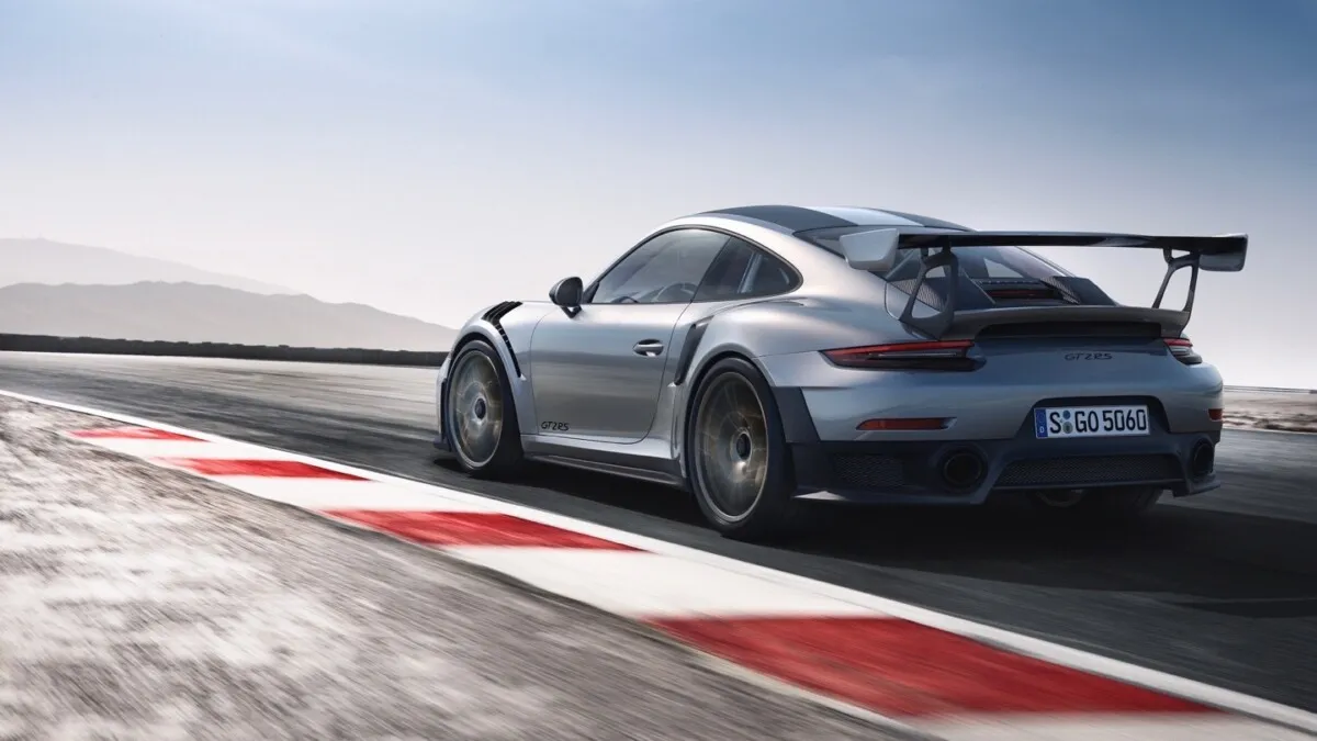 Porsche_911_GT2_RS-03