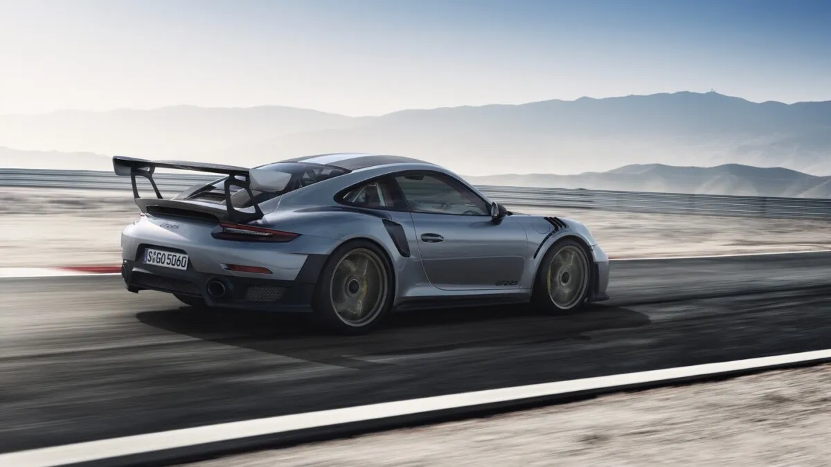 Porsche_911_GT2_RS-04