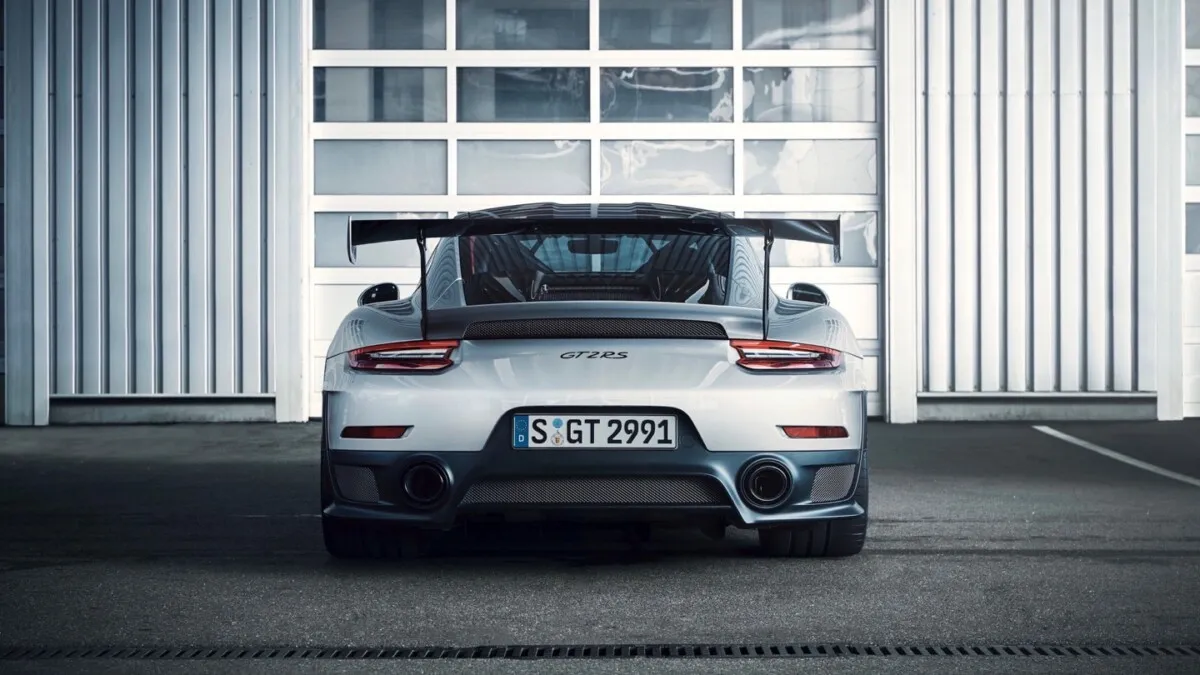 Porsche_911_GT2_RS-09