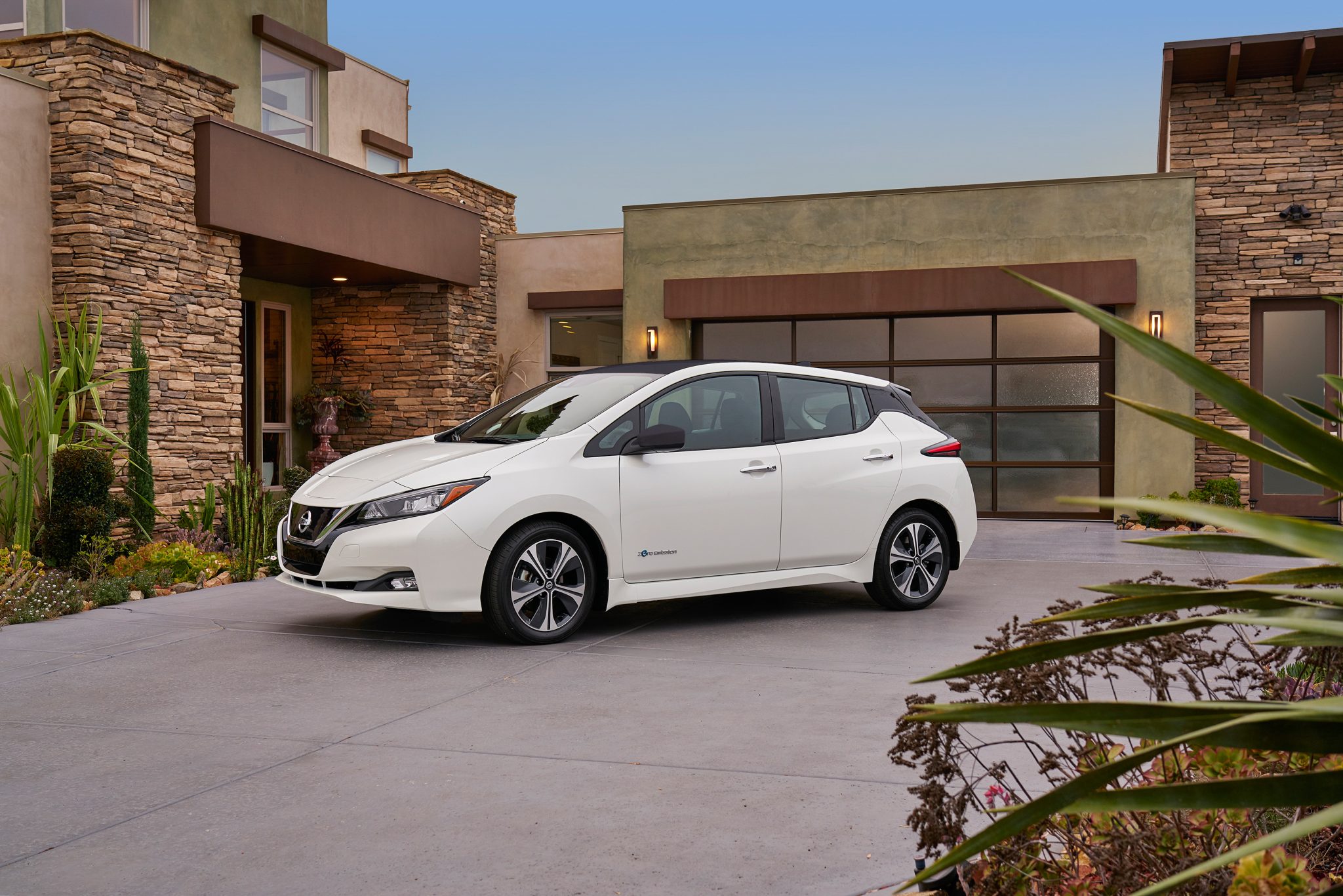 Buy a Nissan Leaf, get solar panels for your home in Japan