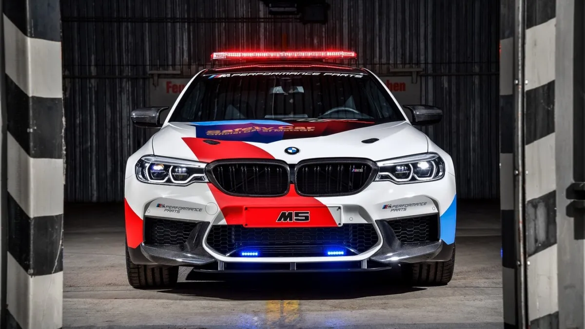 BMW_M5_MotoGP_Safety_Car-03