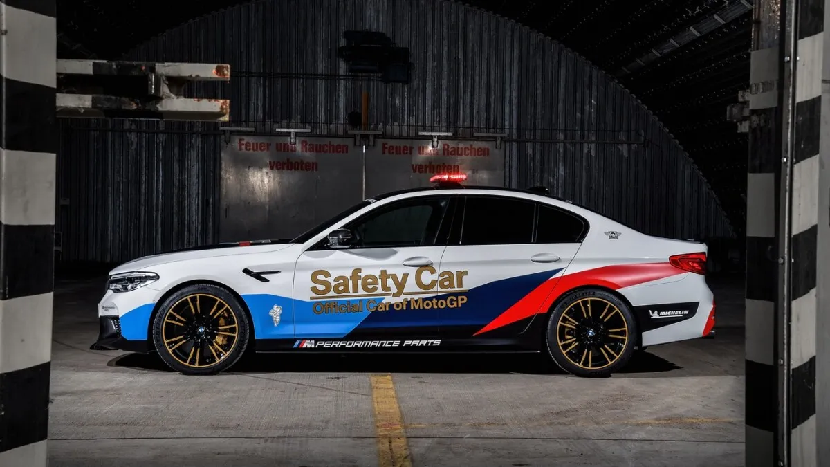 BMW_M5_MotoGP_Safety_Car-06