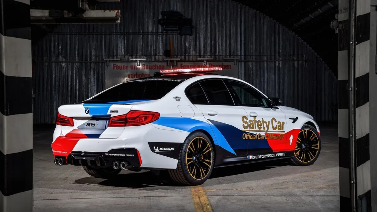 BMW_M5_MotoGP_Safety_Car-14