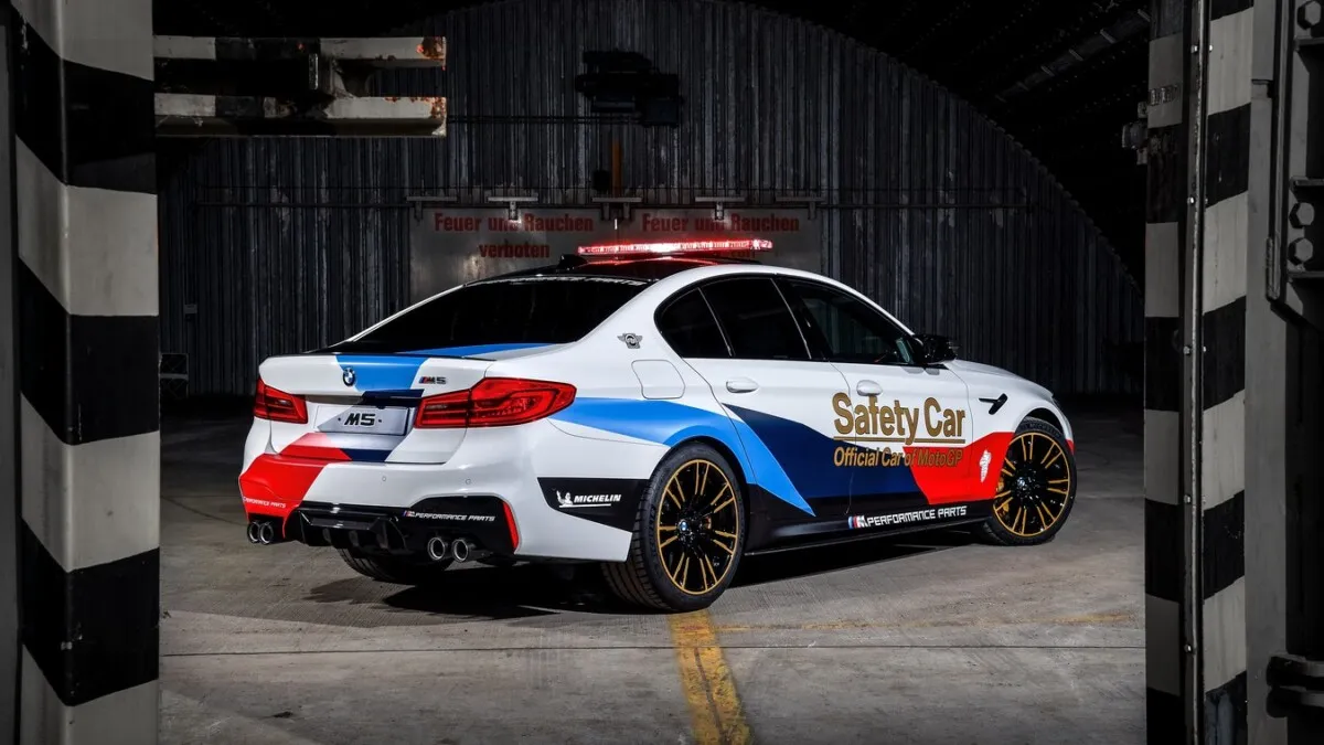 BMW_M5_MotoGP_Safety_Car-15