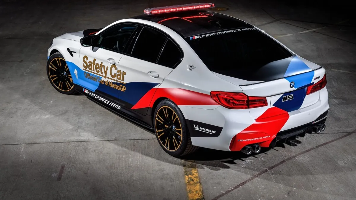 BMW_M5_MotoGP_Safety_Car-18