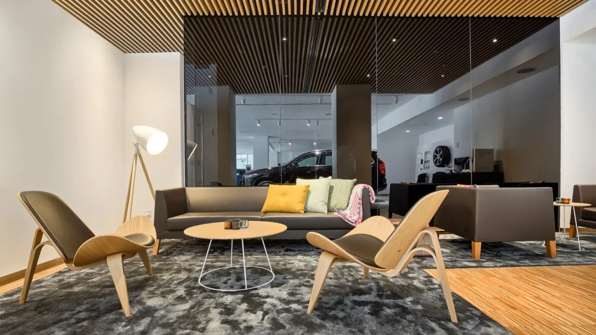 The Volvo Retail Experience -- a warm and inviting interior_LR