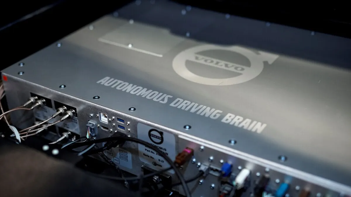 Autonomous Driving Brain im Volvo XC90 Drive Me Fahrzeug