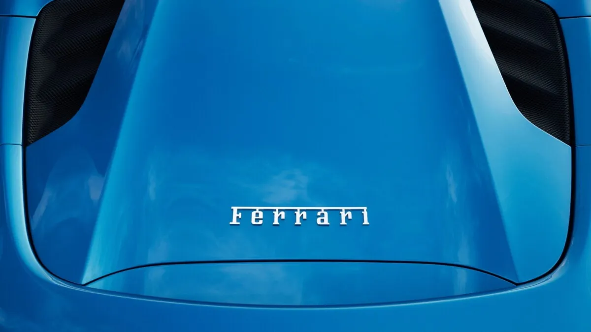 37 Ferrari 488 Spider