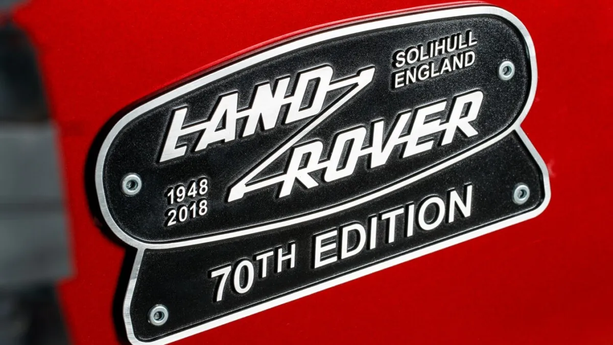 Land_Rover_Classic_Defender_V8-18