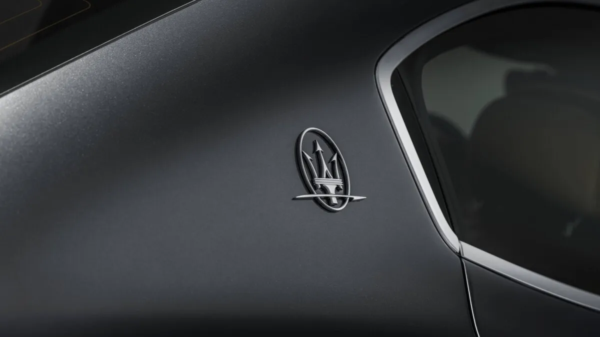 17 Maserati Ghibli GranLusso