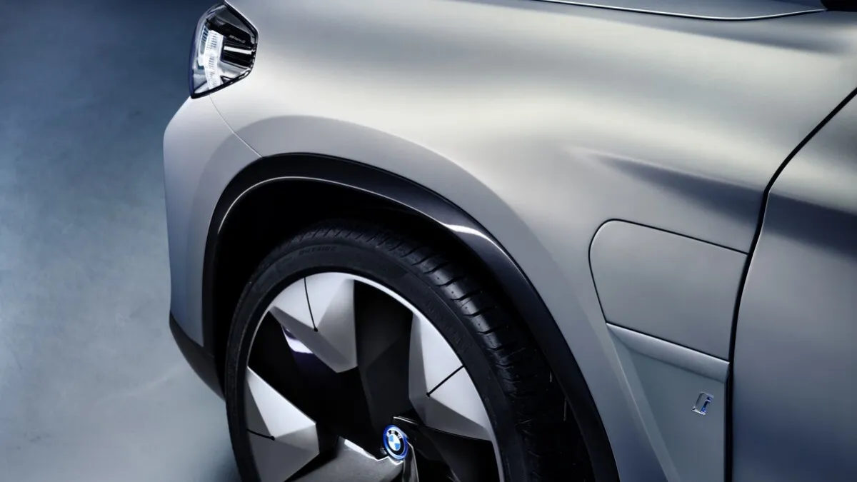 BMW Concept iX3-15