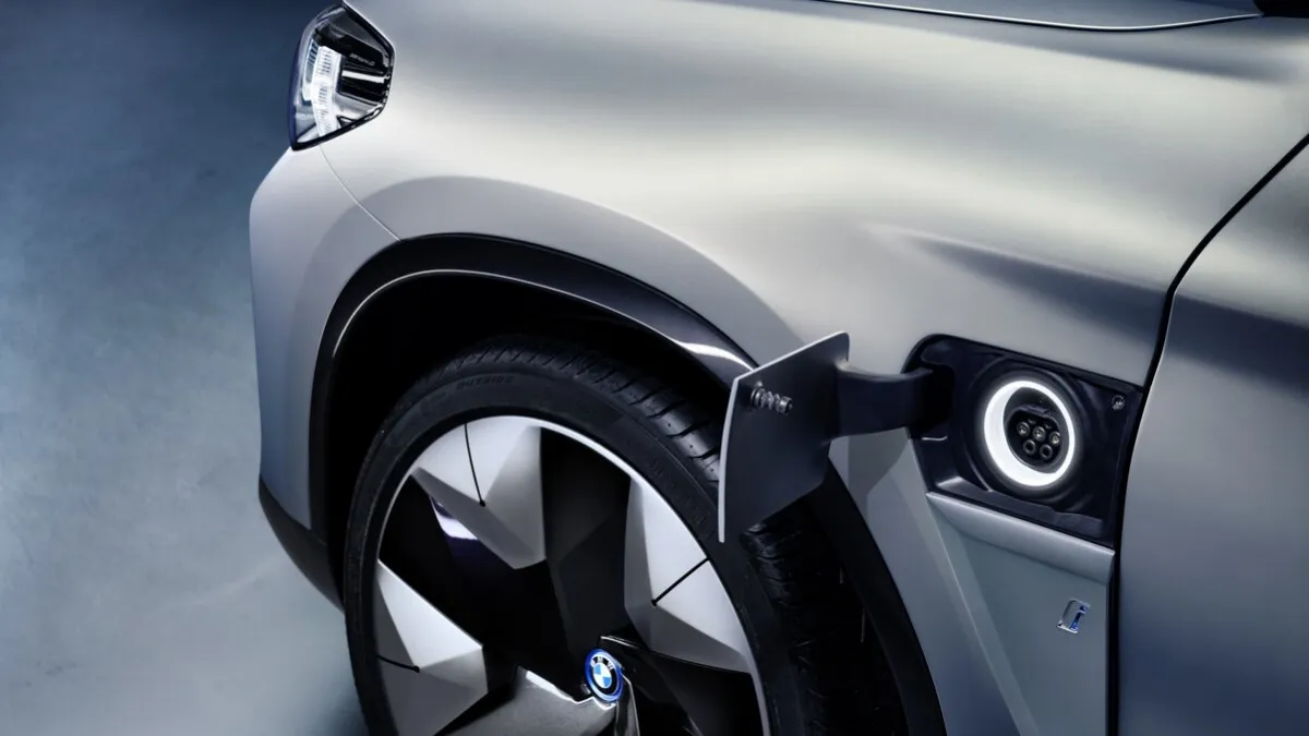 BMW Concept iX3-16