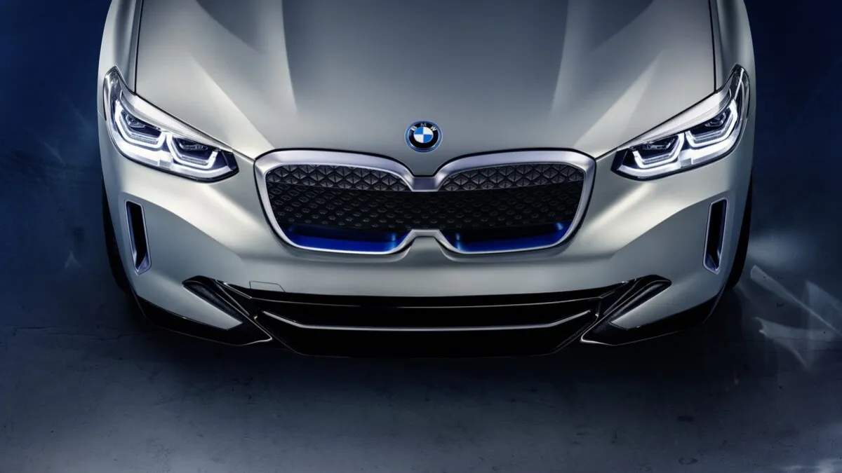 BMW Concept iX3-18