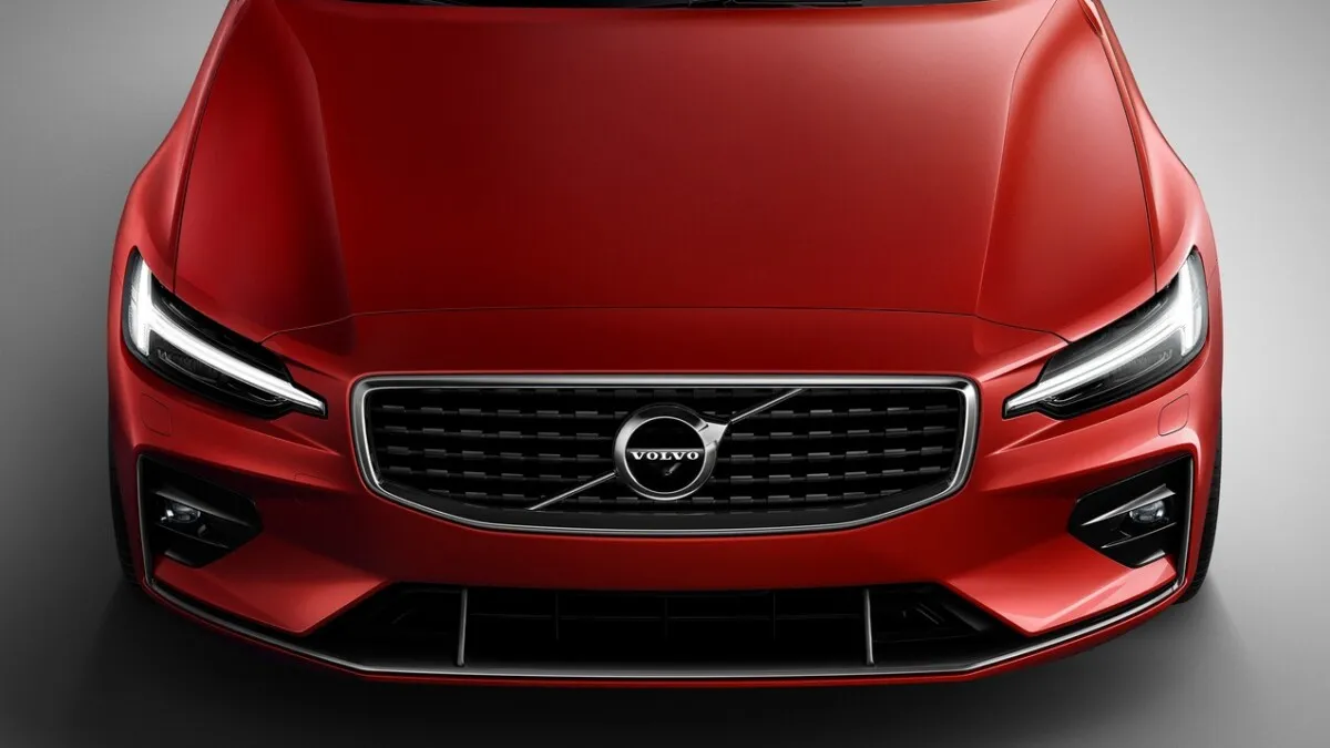 New Volvo S60 R-Design exterior