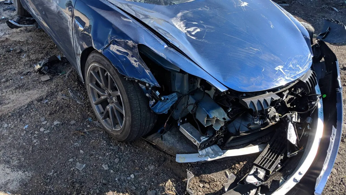 Tesla_Model_3_crash-03