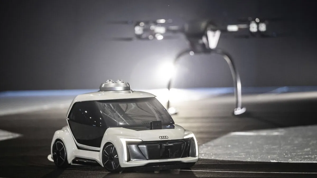 At Drone Week in Amsterdam Audi, Airbus and Italdesign are presenting for the first time a flying and driving prototype of “Pop.Up Next”. This innovative concept for a flying taxi combines a self-driving electric car with a passenger drone. In the first public test flight, the flight module accurately placed a passenger capsule on the ground module, which then drove from the test grounds autonomously. This is still a 1:4 scale model.