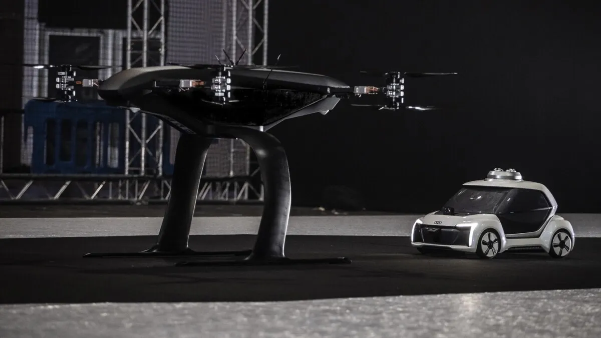 At Drone Week in Amsterdam Audi, Airbus and Italdesign are presenting for the first time a flying and driving prototype of “Pop.Up Next”. This innovative concept for a flying taxi combines a self-driving electric car with a passenger drone. In the first public test flight, the flight module accurately placed a passenger capsule on the ground module, which then drove from the test grounds autonomously. This is still a 1:4 scale model.