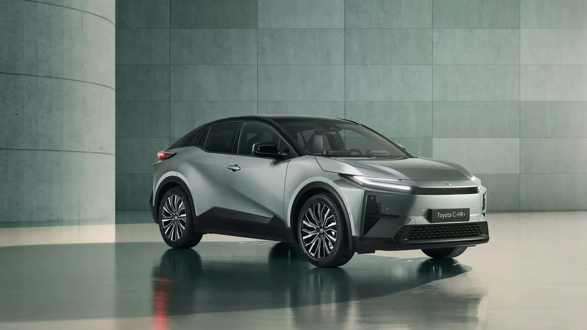 Toyota C-HR+ previewed