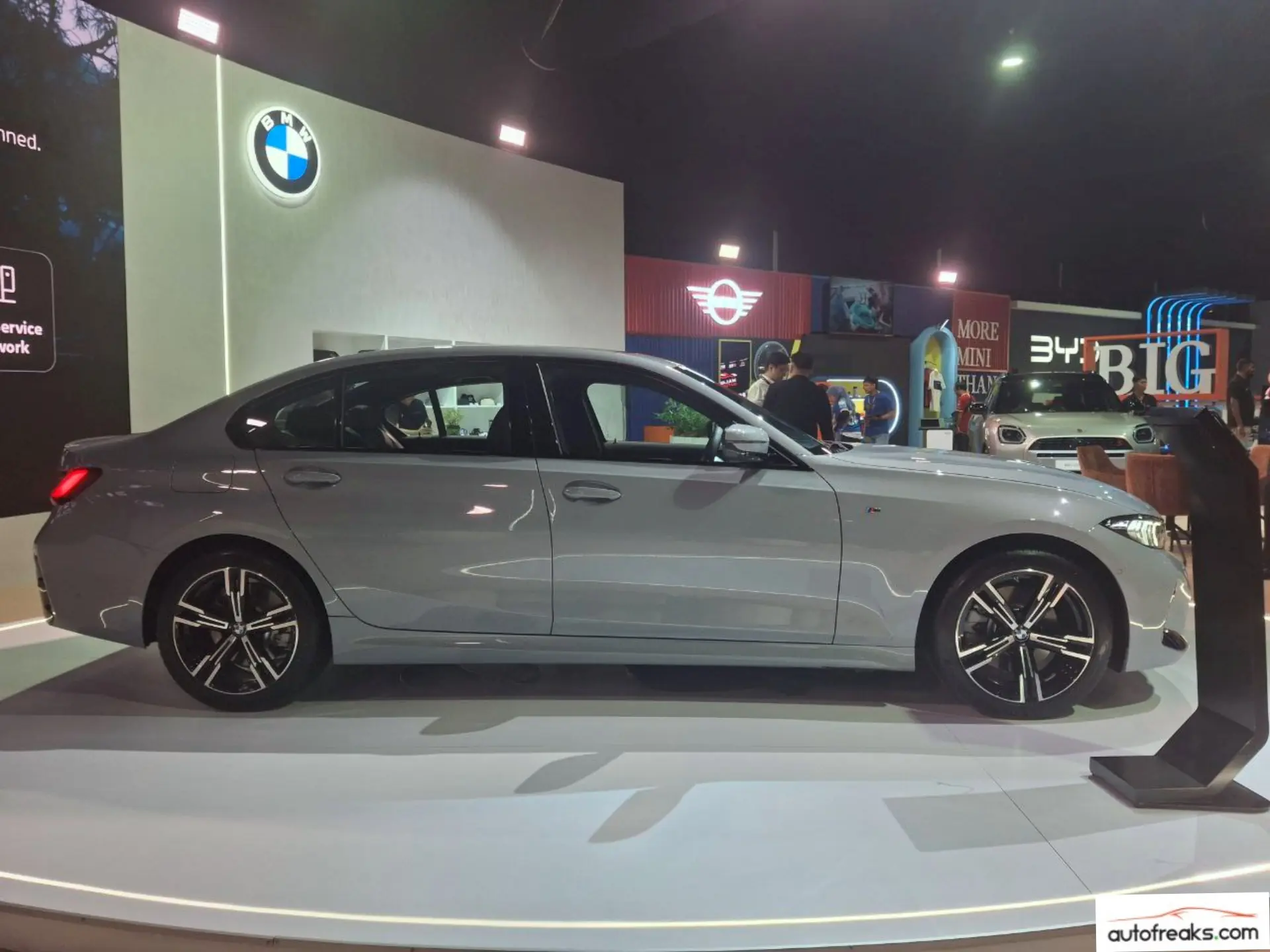 BMW 330Li M Sport side look