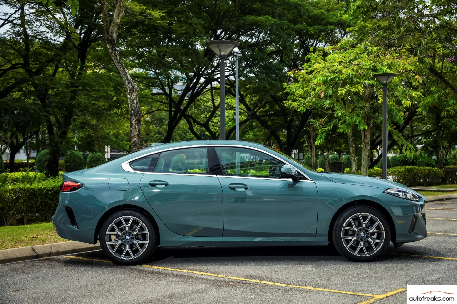 Side view of the 2 series